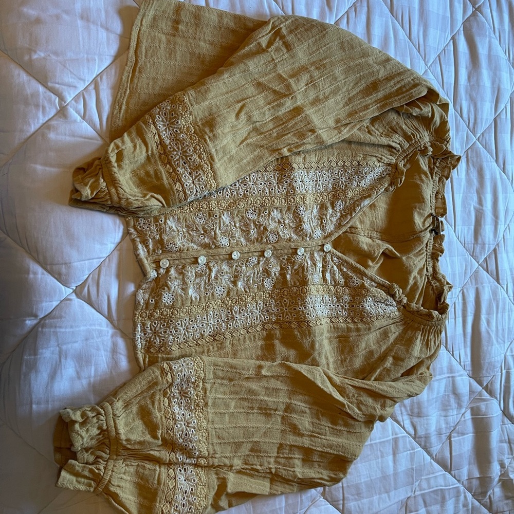 AE yellow puffy western long sleeve, XL , Lightly worn.